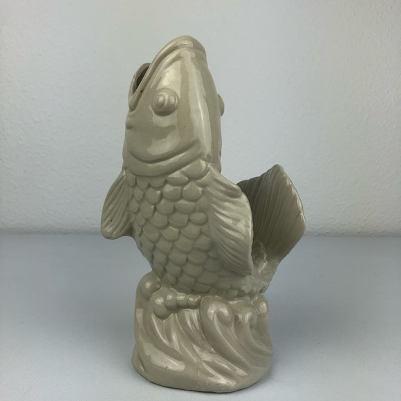 VINTAGE 8" White Koi Fish Vase Water Jumping Flowe - Picture 4 of 16